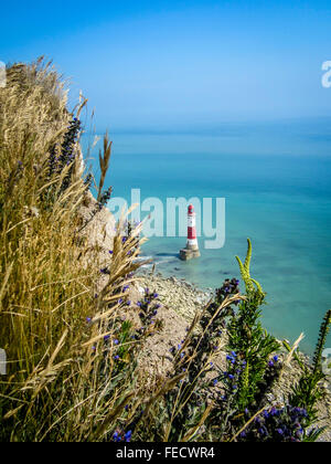 Leuchtturm am Beachy Head an einem klaren, sonnigen Tag. Stockfoto