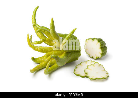 Frische Buddhas Hand Frucht mit Scheiben auf weißem Hintergrund Stockfoto