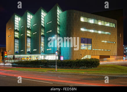 South Yorkshire, Sheffield, University of Sheffield, UK, Information Commons Gebäude in der Nacht Stockfoto