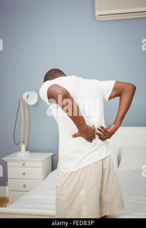 Mann mit Rückenschmerzen Stockfoto