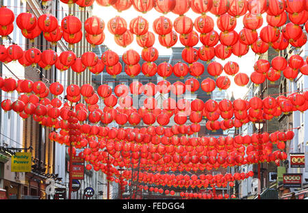 London, UK. 5. Februar 2016. Londons Chinatown bereitet sich für chinesisches Neujahr feiern zum "Jahr des Affen". Londons jährlichen Chinese New Year Feiern - am Sonntag, 14. Februar - sind die größten in der Welt außerhalb Chinas - Februar 5. 2016 Credit: KEITH MAYHEW/Alamy Live News Stockfoto