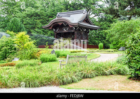 Chokushi-Mon (kaiserlichen Gesandten Gateway) der chinesischen Gateway und japanischen Garten Kew Royal Botanic Gardens London England UK Stockfoto