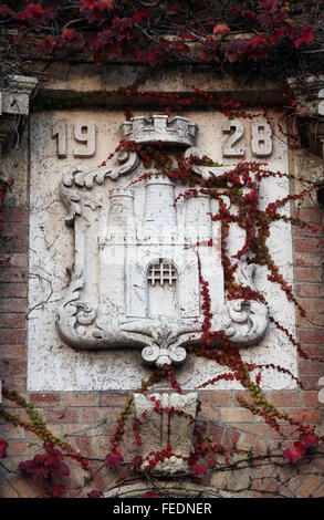 Wappen der Stadt Zagreb auf dem Friedhof Mirogoj am 1. November 2013, in Zagreb, Kroatien Stockfoto