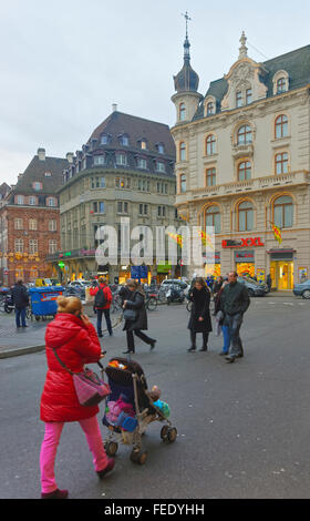 BASEL, Schweiz - 1. Januar 2014: Straßenansicht von der Altstadt von Basel. Basel ist die drittgrößte Stadt der Schweiz. Stockfoto