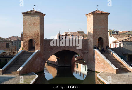 Die monumentale Dreipunkt-Brücke bekannt als Trepponti (1638), Comacchio, Emilia Romagna, Italien Stockfoto