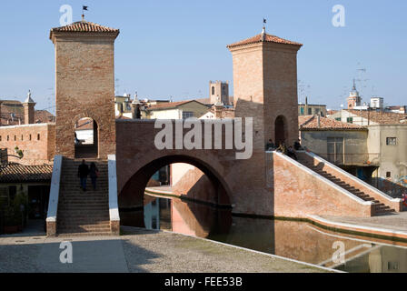 Die monumentale Dreipunkt-Brücke bekannt als Trepponti (1638), Comacchio, Emilia Romagna, Italien Stockfoto