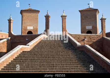 Die monumentale Dreipunkt-Brücke bekannt als Trepponti (1638), Comacchio, Emilia Romagna, Italien Stockfoto