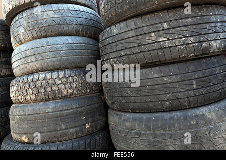 Pkw-Reifen verwendet. Close-up Stockfoto