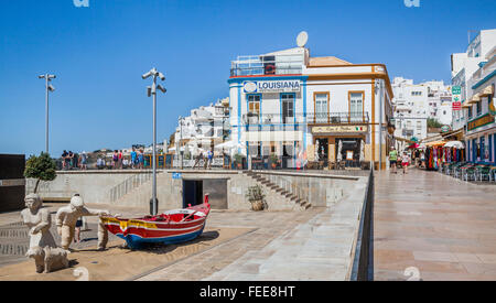 Portugal, Algarve, Faro Albufeira, Stadtteil Bairro Dos Pescadores, Skulpturen am Largo Cais Herculano, Praia Dos Pescadores Stockfoto