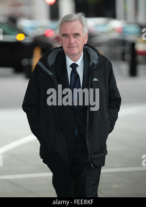 London, UK, 22. November 2015: John McDonnell, britische Labour-Politikerin und Schatten Kanzler des Finanzministeriums besucht die BB Stockfoto