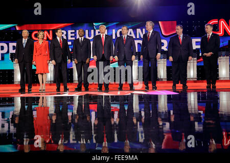 LAS VEGAS, NV - 15 Dezember: Republikanische Präsidentschaftskandidaten (L-R) John Kasich, Carly Fiorina, Senator Marco Rubio, Ben Carson, Donald Trump, Senator Ted Cruz, Jeb Bush, Chris Christi und Rand Paul Stockfoto