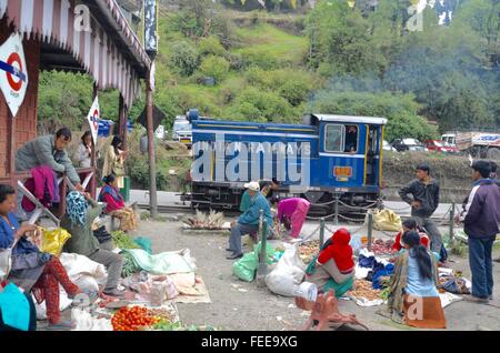 Markt Tag Ghum Station Darjeeling Himalayan Railway Stockfoto