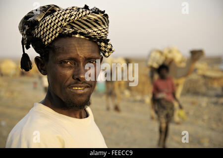 Porträt eines Mannes mit einem Turban im Dorf Ahmed Ela, Danakil Depression, Afar-Region, Äthiopien Afar Stockfoto