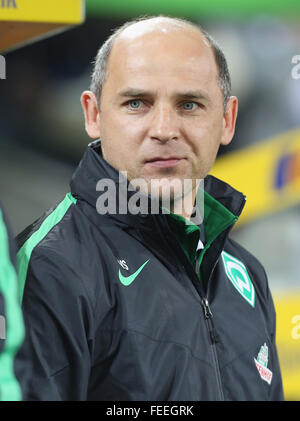 Mönchengladbach, Deutschland. 5. Februar 2016. Fußball Bandesliga, Borussia Moenchengladbach Vs SV Werder Bremen, 5. Februar 2016, Mönchengladbach, Deutschland: Manager Viktor Skripnik (Bremen). Bildnachweis: Jürgen Schwarz/Alamy Live-Nachrichten Stockfoto