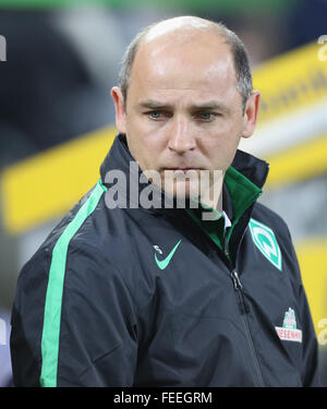 Mönchengladbach, Deutschland. 5. Februar 2016. Fußball Bandesliga, Borussia Moenchengladbach Vs SV Werder Bremen, 5. Februar 2016, Mönchengladbach, Deutschland: Manager Viktor Skripnik (Bremen). Bildnachweis: Jürgen Schwarz/Alamy Live-Nachrichten Stockfoto