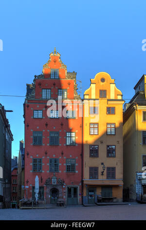 Gebäude Nr. 18 und 22 Stortorget Platz, Gamla Stan, Stockholm, Schweden Stockfoto