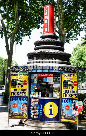 Madrid Spanien, Europa Europa, Spanien, Centro, Retiro, Paseo del Prado, Wechselstube, Kiosk, Touren, Reisebüro, Verkauf, Tickets, Bus, Spanien150708072 Stockfoto