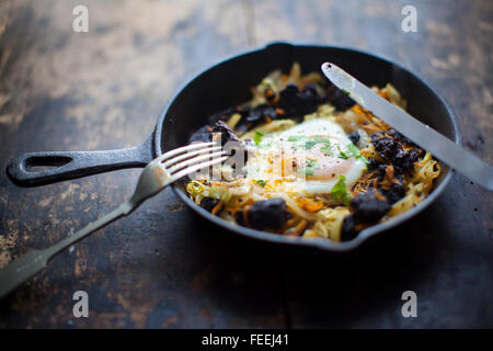 Eine Pfanne voll von hausgemachte Blutwurst Hash. Stockfoto