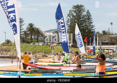 Sydney, Australien. 6. Februar 2016. Ozean Thunder statt eine im Fernsehen übertragenen Professional Surfen Boot Rennveranstaltung auf Collaroy Beach, Sydney, mit Elite Herren und Damen Surf Boots-Serie. Bildnachweis: model10/Alamy Live-Nachrichten Stockfoto