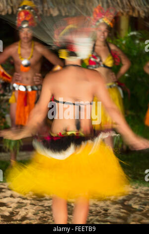 Tahitian Tänzerinnen im Intercontinental Bora Bora Le Moana Resort Bora Bora, Gesellschaftsinseln, Französisch-Polynesien Stockfoto