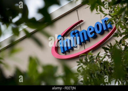 Ein Logo Zeichen außerhalb einer Einrichtung von Infineon Technologies in Milpitas, Kalifornien am 23. Januar 2016 besetzt. Stockfoto