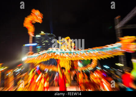 Nha Trang, Vietnam - 2. Februar 2016: Akrobaten Löwe-Tanz-Show bei Tanzwettbewerben erinnert an die Chinesen durchführen Stockfoto