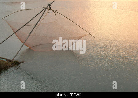 Tuyen Lam See während des Sonnenuntergangs. Der See beliebt bei Süßwasserfischen und befindet sich in Da Lat Vietnam. Stockfoto