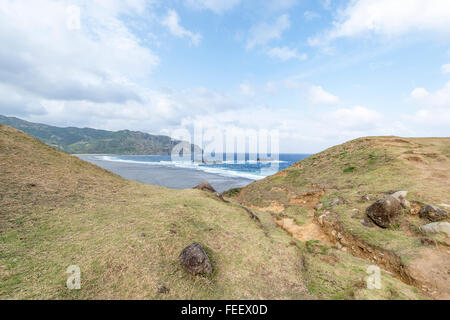 Die Schönheit der Felsformationen und Ozean bei Alapad oder Alepad Punkt in Batanes Insel, Philippinen. Stockfoto