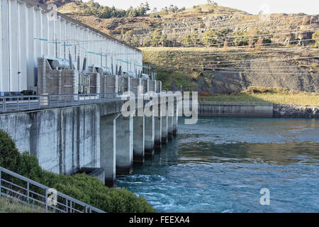 Waitaki Kraftwerk am Fluss Waitaki Stockfoto