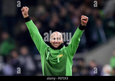 Mönchengladbach, Deutschland. 5. Februar 2016. Mönchengladbach Trainer Andre Schubert während der Fußball-Bundesliga feiert entsprechen Borussia Moenchengladbach Vs Werder Bremen in Mönchengladbach, 5. Februar 2016. Foto: Jonas Guettler/Dpa/Alamy Live News Stockfoto