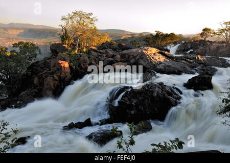 Oberen Rand der Ruacana Wasserfälle, Namibia bei Sonnenuntergang Stockfoto