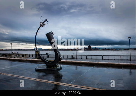 Himmel & Erde, interaktive Skulptur des Künstlers: Andy Plant. Die Stadt Astrophysik Genie Jeremiah Horrocks gewidmet. Stockfoto