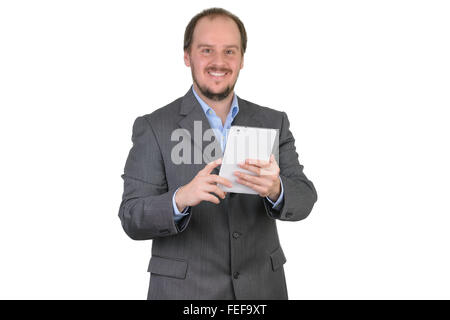Mann im dunklen grauen Anzug lächelnd hält Tablet-Computer Stockfoto