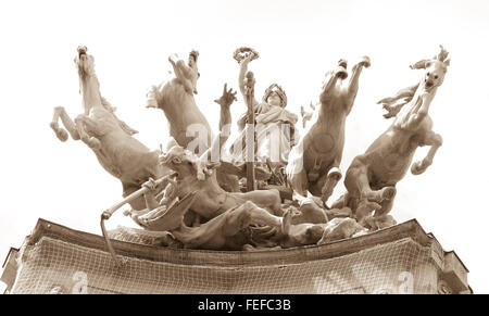 Quadriga-Statue auf der Grand Palais in Paris. Stockfoto