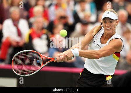 Leipzig, Deutschland. 6. Februar 2016. Angelique Kerber aus Deutschland im Kampf gegen Bacsinszky bei der Fed-Cup-Viertelfinale Deutschland vs. Schweiz in Leipzig, Deutschland, 6. Februar 2016. Foto: JAN WOITAS/Dpa/Alamy Live News Stockfoto