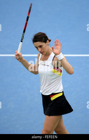 Leipzig, Deutschland. 6. Februar 2016. Andrea Petkovic aus Deutschland Niederlage gegen Belinda Bencic aus der Schweiz bei der Fed-Cup-Viertelfinale Deutschland vs. Schweiz in Leipzig, Deutschland, 6. Februar 2016. Foto: JAN WOITAS/Dpa/Alamy Live News Stockfoto