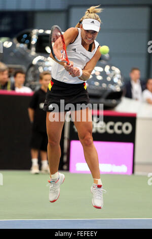 Leipzig, Deutschland. 6. Februar 2016. Angelique Kerber aus Deutschland im Kampf gegen Bacsinszky bei der Fed-Cup-Viertelfinale Deutschland vs. Schweiz in Leipzig, Deutschland, 6. Februar 2016. Foto: JAN WOITAS/Dpa/Alamy Live News Stockfoto