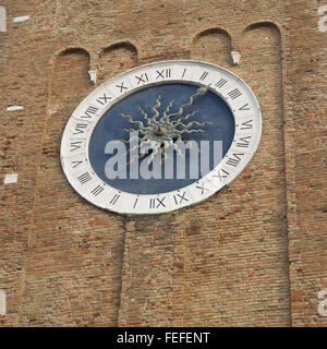 Chioggia, Italien. Die meisten alten Turm Uhr der Welt Stockfoto