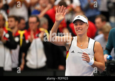 Leipzig, Deutschland. 6. Februar 2016. Angelique Kerber aus Deutschland im Kampf gegen Bacsinszky bei der Fed-Cup-Viertelfinale Deutschland vs. Schweiz in Leipzig, Deutschland, 6. Februar 2016. Foto: JAN WOITAS/Dpa/Alamy Live News Stockfoto