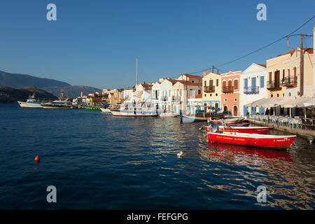 Kastellorizo ist eine kleine griechische Insel in der südlichen Ägäis in Griechenland. Es hat einen kleinen Flughafen und ist ein beliebter Tagesausflug von Kas Stockfoto