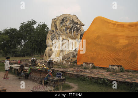 Großen liegenden Buddha Statue, Wat Phra non, Ayutthaya, Thailand, Asien. Stockfoto