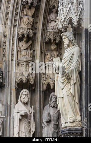 Die Kathedrale von Köln. Detail aus der Fassade Stockfoto