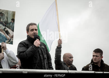 Birmingham, Vereinigtes Königreich. 6. Februar 2016. Paul Weston der Anführer der Anti-islamische Protestbewegung PEGIDA UK spricht Credit: Guy Corbishley/Alamy Live News Stockfoto