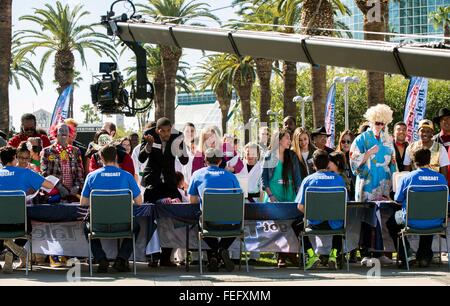 Los Angeles, CA, USA. 6. Februar 2016. Teilnehmer sind bei den Auditions in Los Angeles gedreht, für die 11. Staffel der NBC-Show, America es Got Talent getroffen. © Brian Cahn/ZUMA Draht/Alamy Live-Nachrichten Stockfoto