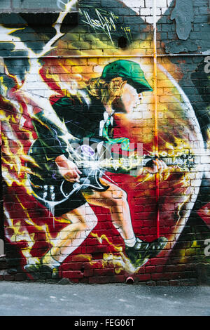 MELBOURNE/Australien - Februar 6: In Melbournes berühmte Graffiti Gassen genommen, dieses Wandbild von AC/DC Angus Young fand sich in Stockfoto