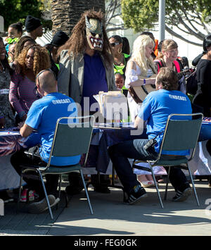 Los Angeles, CA, USA. 6. Februar 2016. Teilnehmer-Register an der Los Angeles auditions für die 11. Staffel der NBC-Show, America es Got Talent getroffen. © Brian Cahn/ZUMA Draht/Alamy Live-Nachrichten Stockfoto