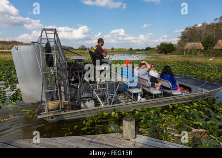 Billie Swamp Safari Swamp Buggy Touristen Florida Everglades Feuchtgebiete Big Cypress all terrain vehicle bewahren Stockfotografie Alamy