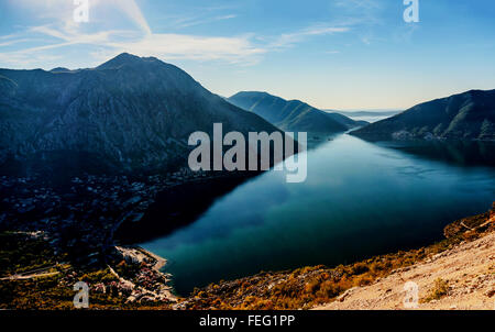 Sonnenaufgang in Bucht von Kotor, Perast, Montenegro Stockfoto