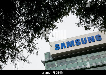 Ein Logo Zeichen außerhalb einer Einrichtung von Samsung in Sunnyvale, Kalifornien am 24. Januar 2016 besetzt. Stockfoto