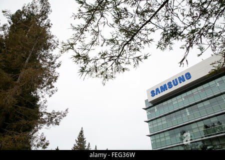 Ein Logo Zeichen außerhalb einer Einrichtung von Samsung in Sunnyvale, Kalifornien am 24. Januar 2016 besetzt. Stockfoto